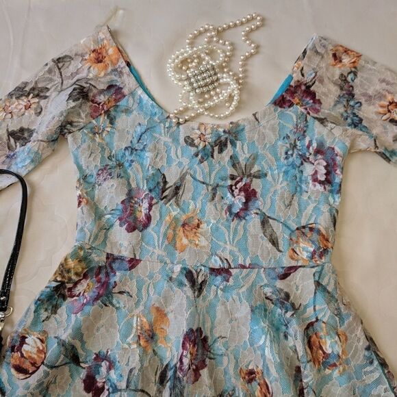 ezra Dresses & Skirts - Ezra Floral 👗  Beautiful Dress size S